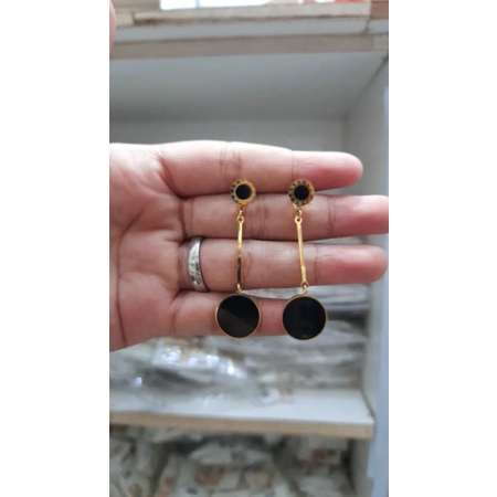 anting juntai permata hitam titanium