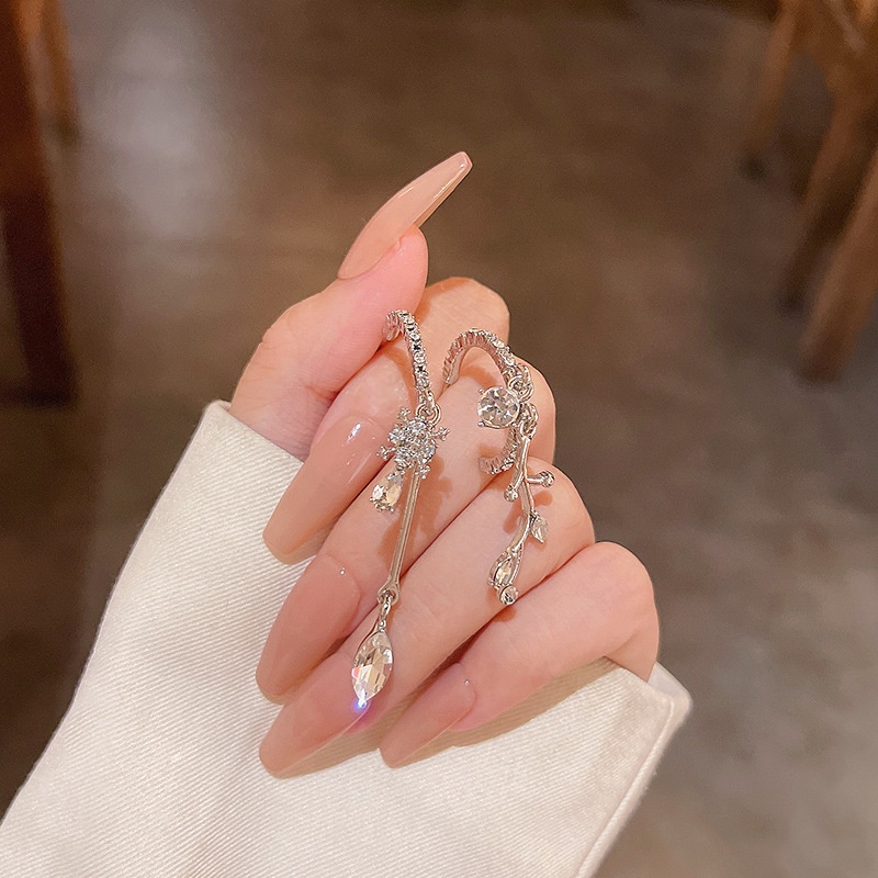 Anting Tusuk Sterling silver 925 Desain Bunga Asimetris Hias Kristal Zircon Mewah Untuk Wanita