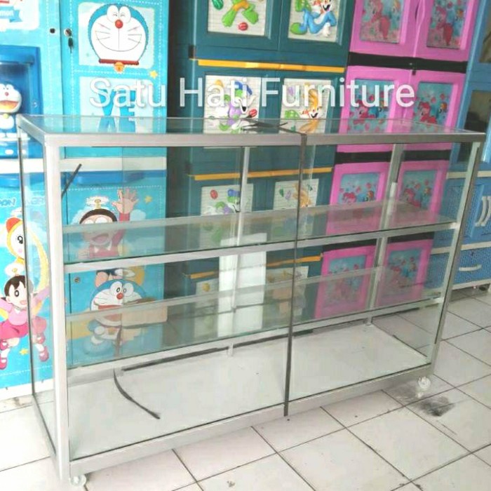 Display Etalase Kaca Panjang