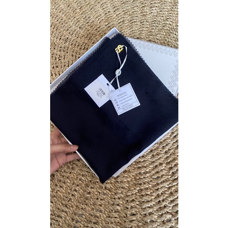 Buttonscarves Everyday Tapis Embossed - Navy