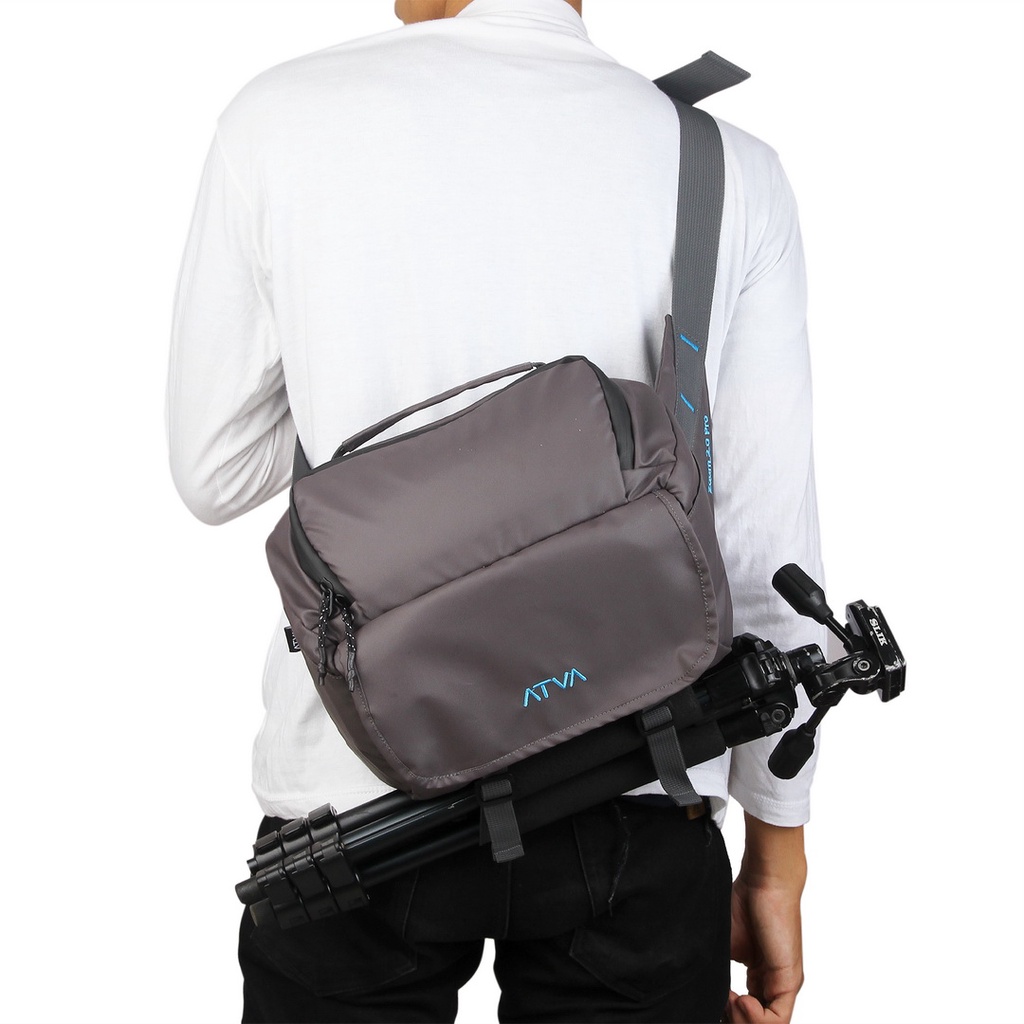 ZOOM 2 PRO GREY ORIGINAL x ATVA Tas Kamera Selempang Abu-Abu Pria Wanita Unisex Slingbag Lensa DSLR Mirrorless Sling Bag Camera Multifungsi Casual Camera Shoulder Bag Premium Waterproof Shoulderbag Tas Kamera Slempang Bahu Anti Air Keren Terbaru Kekinian