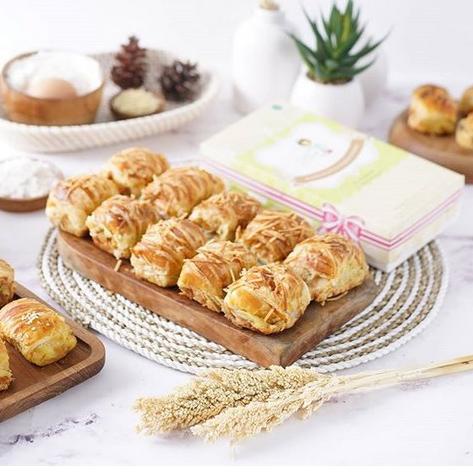 

GRATIS ONGKIR✅PISANG BOLEN MOLEN GOELA SEMOET BANDUNG BEST SELLER SALE PROMO HITS NATAL CHRISTMAS PAKET PACKAGE FESTIVE SEASON CNY CHINESE NEW YEAR MOONCAKE IMLEK LEBARAN IDUL FITRI RAMADAN GIFT ORNAMEN HIASAN OLEH OLEH AUTHENTIC ORIGINAL KULINER JAJANAN