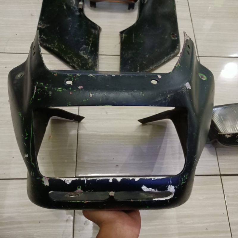 Cover body belakang batok kepala lampu depan tepong kanan kiri Suzuki RGR jumbo rgr 150 original cop