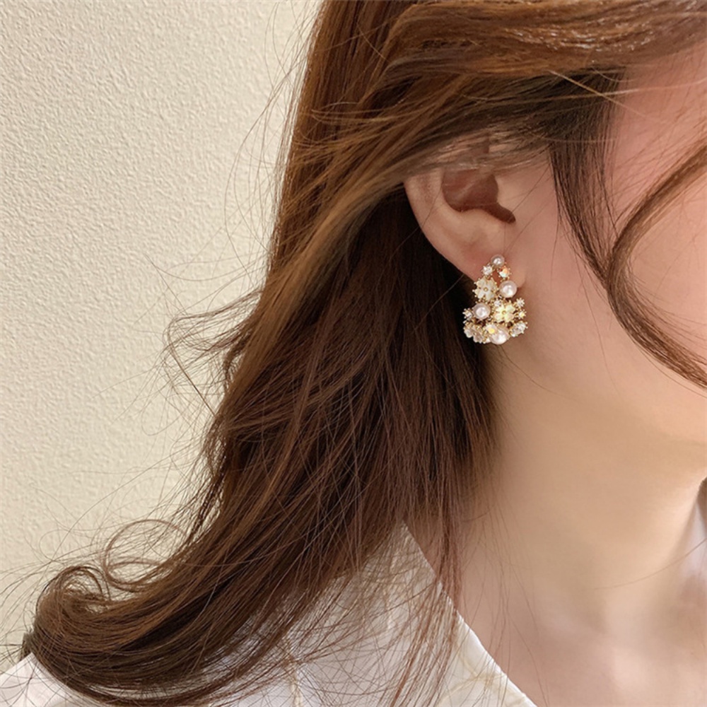 Anting Tusuk Motif Bunga Hias Mutiara Mewah Untuk Wanita