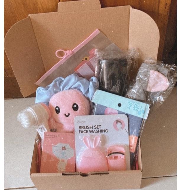 

KODEP5b5A--GIFTBOX SKINCARE HADIAH WISUDA KADO ULTAH CEWE GIFTBOX BONEKA GURITA GIFTBOX WISUDA MURAH