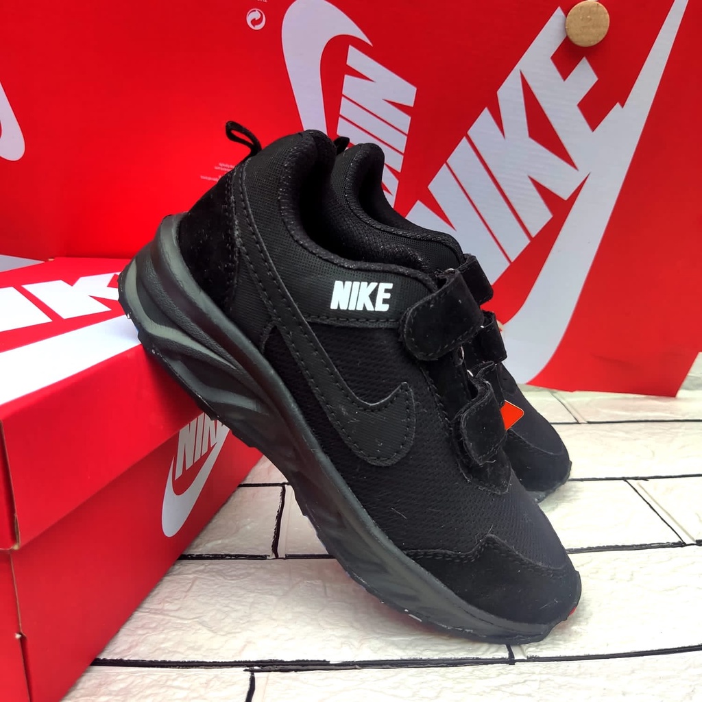 Sepatu Sekolah Hitam Full.PwerekatNike Air Hitam Polos. Sepatu Hitam Laki Perempuan