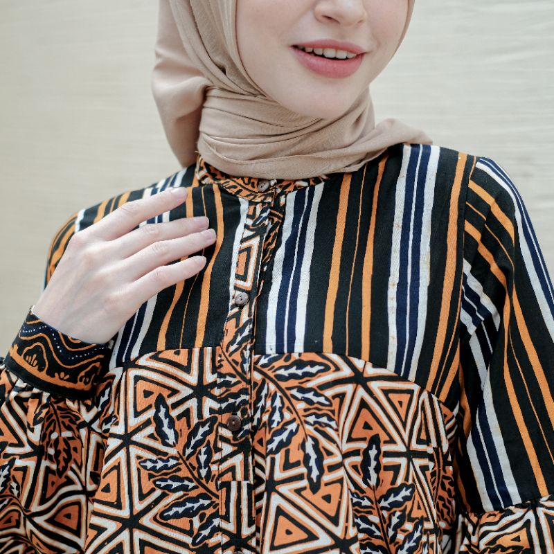 Zara blouse batik motif kekinian batik kantor wanita sogan modern