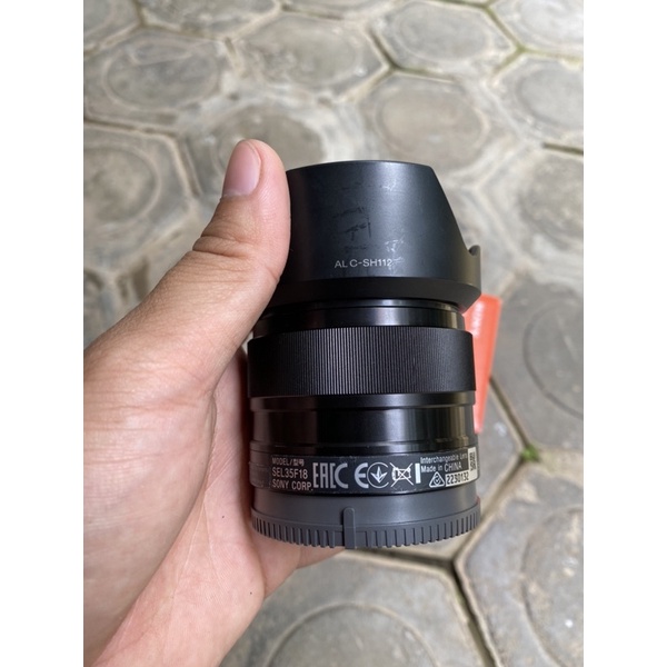 Lensa Sony 35mm f/1.8 OSS Bekas