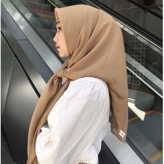 DAILY HIJAB POLLYACATTON PREMIUM / HIJAB SEGIEMPAT BELLA PREMIUM
