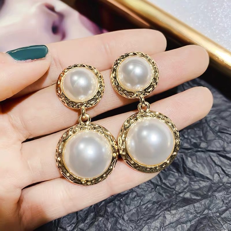 Anting Stud Bentuk Bulat Aksen Mutiara Gaya Vintage Korea Untuk Wanita