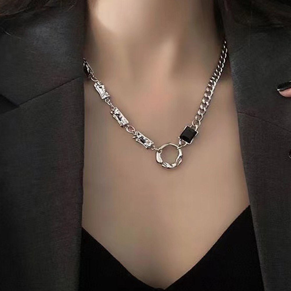 Kalung Choker Rantai Klavikula Warna Silver Bahan Logam Tebal Bentuk Persegi Bulat Gaya Punk Boho Untuk Wanita