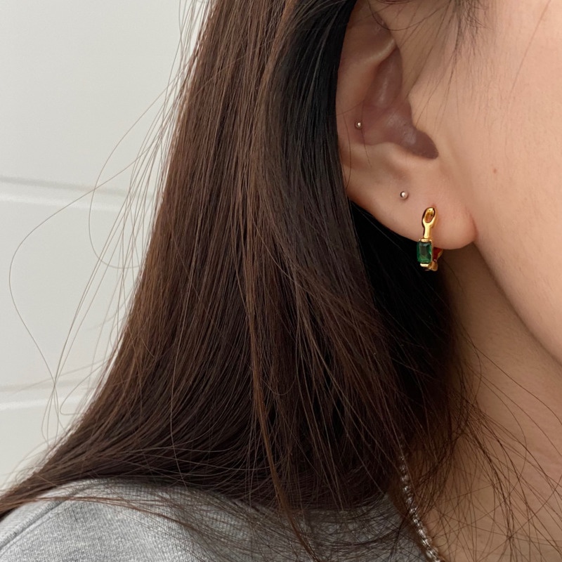 Anting Tusuk Model Cutout Dengan Batu Emerald Gaya Korea Untuk Wanita