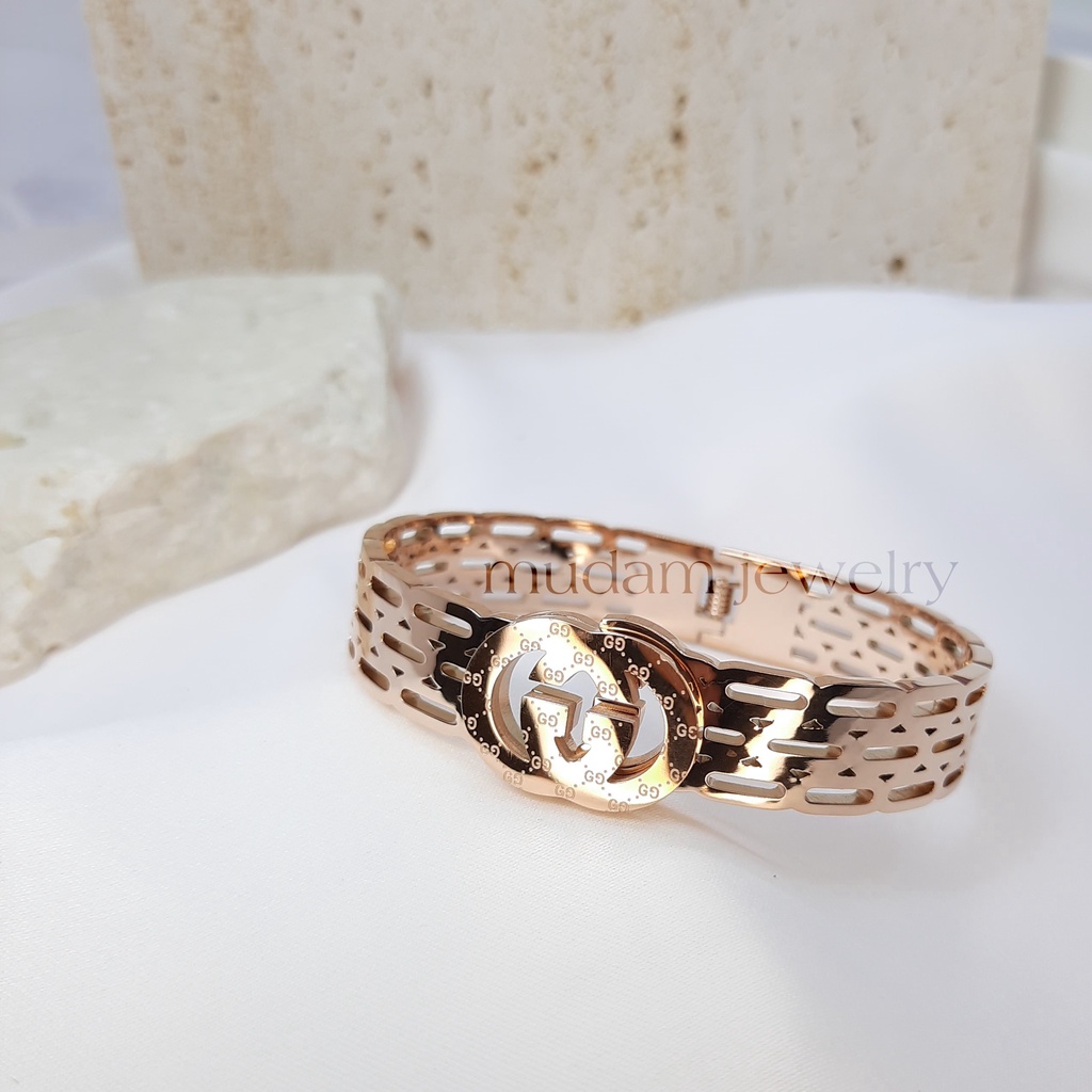 Gelang Bangle Gc Hollow Tampil Mewah Tersedia Warna Rose Gold dan Gold