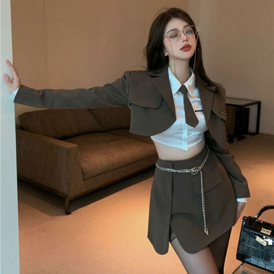 Jas wanita 2022 musim semi baru jas temperamen pendek + kemeja satin + rok pinggul set tiga potong