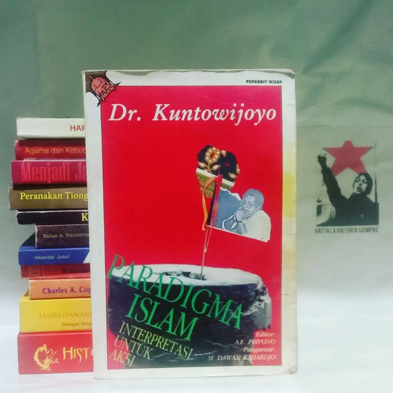 Paradigma Islam: Interpretasi untuk Aksi by Kuntowijoyo - Mizan