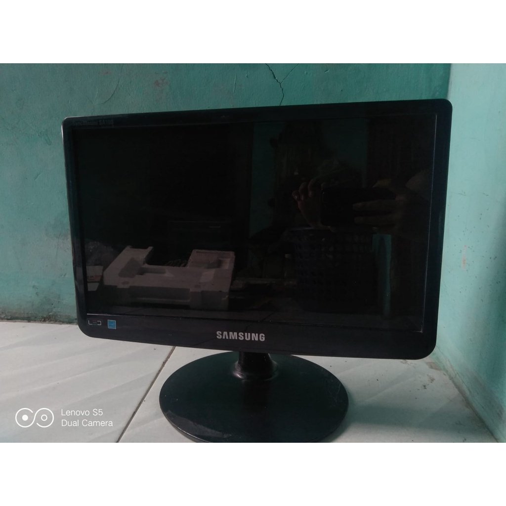 LED MONITOR SAMSUNG 16 INCH WIDE SCREEN