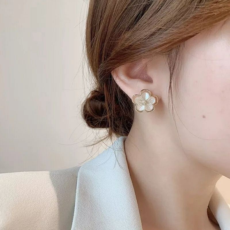 Anting Wanita Tusuk Bunga Lily Anting Wanita Korea/Flash sale