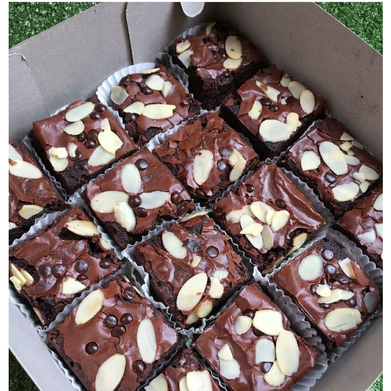 

Brownies Panggang / Fudgy Brownis by Nadia's Kitchen