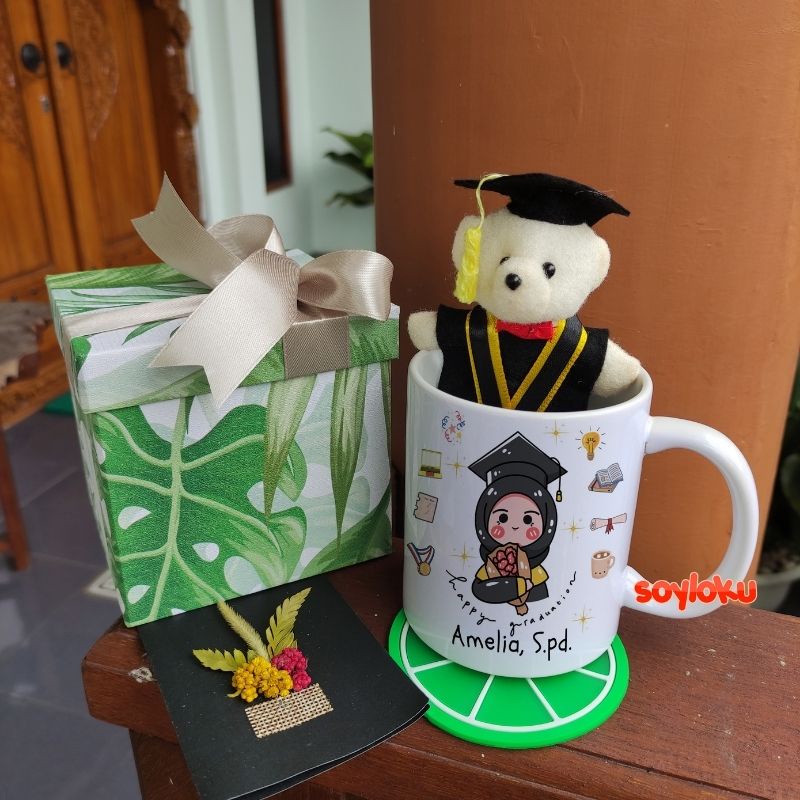 

Hampers Wisuda Birthday Gift Mug Karakter gelas Custom Kado Cewek Cowok Sahabat Pacar Anniversarry