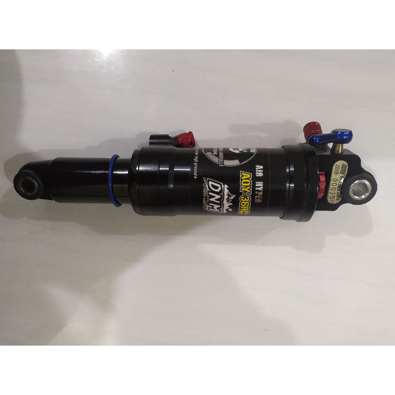Rearshock DNM type AOY 36RC