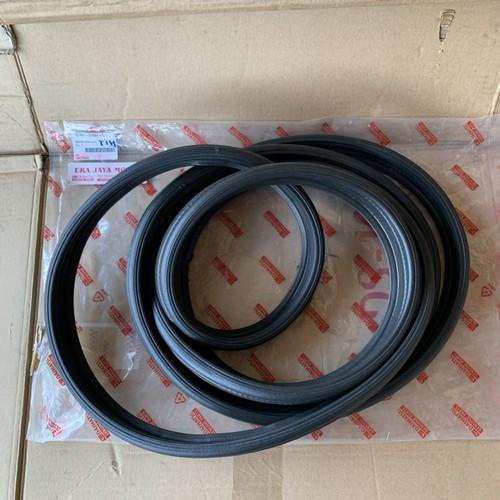 Karet Pintu Belakang Taft GT / Feroza Original Daihatsu