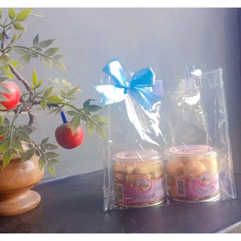 

Hampers Kue Kering, Kue Lebaran, Nastar, kastengel, lidah kucing, kue kacang 300 ml