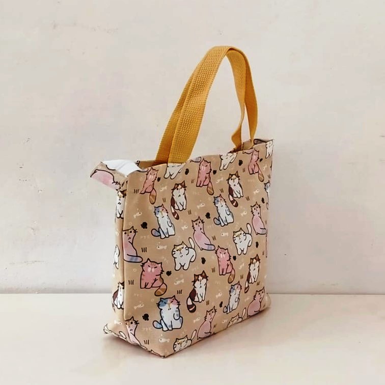 HANDBAG KANVAS TAS KANVAS KECIL MOTIF KUCING KREM. Riens Collections