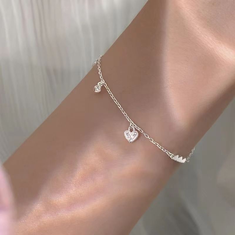 Gelang Tangan Alloy Simple Trendy Hias Berlian Imitasi Bentuk Hati Untuk Wanita