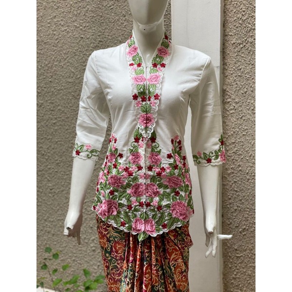 Kebaya Encim Putih Bunga Mawar Pink Lengan 7/8 MALIKA- Baju Atasan Ncim Modern Bordir