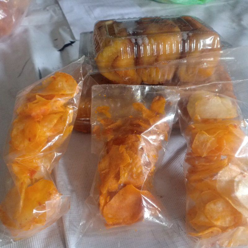 

keripik singkong dan risol mayo