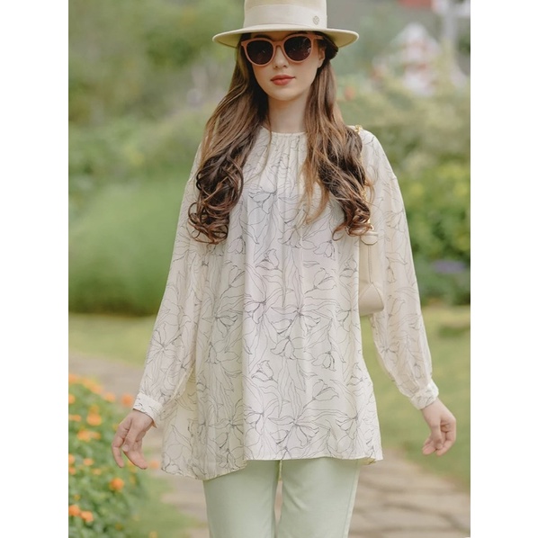 Effie Blouse - Beige Benang jarum benangjarum XS S S M L XL XXL buttonscarves nada series voal fis f