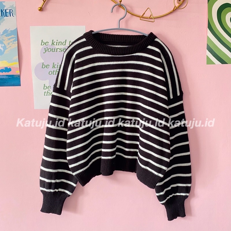 SWEATER RAJUT OVERSIZE CROP MOTIF GARIS JOLY