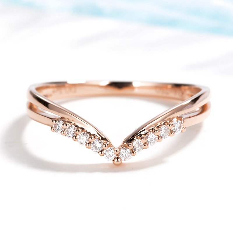 Cincin Berlian Kristal Bentuk V Warna Rose Gold Bahan Titanium Steel Gaya Korea Untuk Wanita