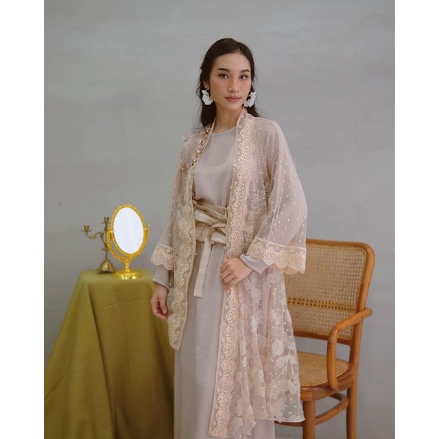 SEWA KEBAYA JALEELA WISUDA GRADUATION LAMARAN