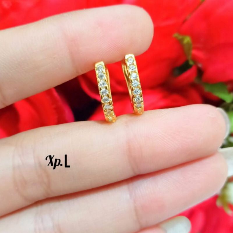 anting wanita titanium motip jepit permata baris berlapis emas 24k anti alergi
