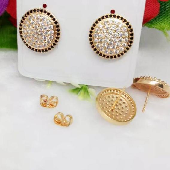 Berkualitas  Anting-anting mata Hitam&Putih-Putih polos ナ