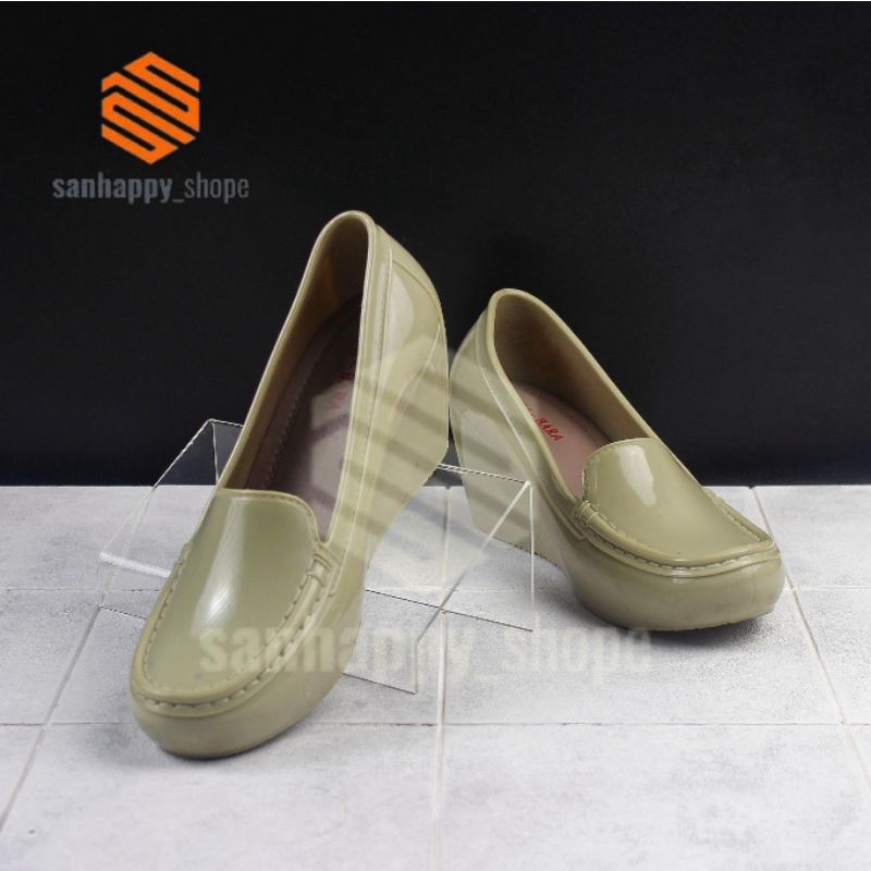 Penyangga Sepatu Akrilik Seserahan/dekor sepatu acrylic seserahan