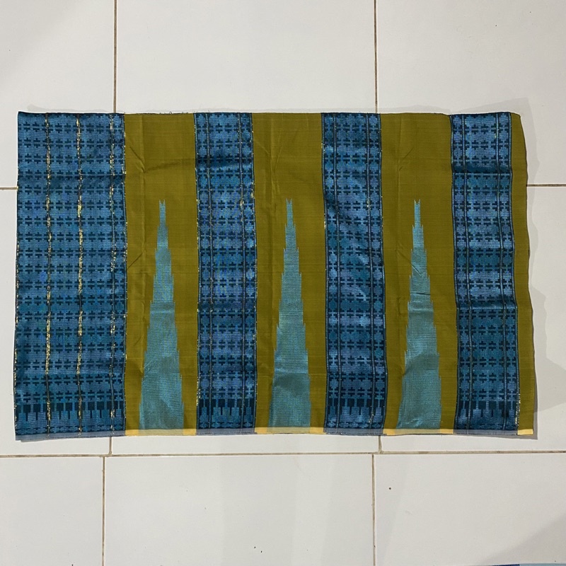 Sarung Tenun Sengkang