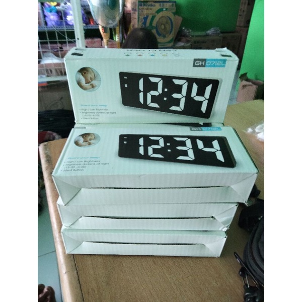 Jam dinding digital