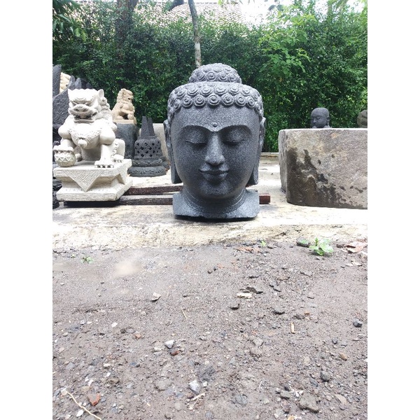 patung kepala Budha
