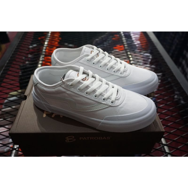 SEPATU PATROBAS | PATROBAS NEW IVAN LOW TRIPLE WHITE ORIGINAL