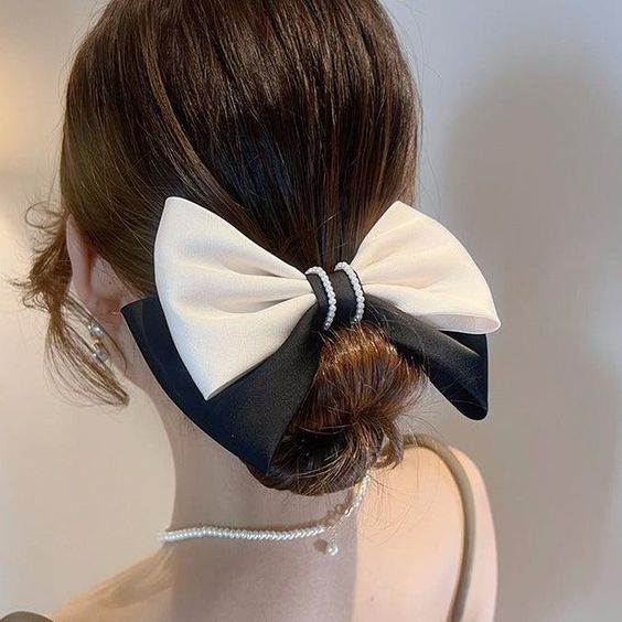 bow-knot hair tie...