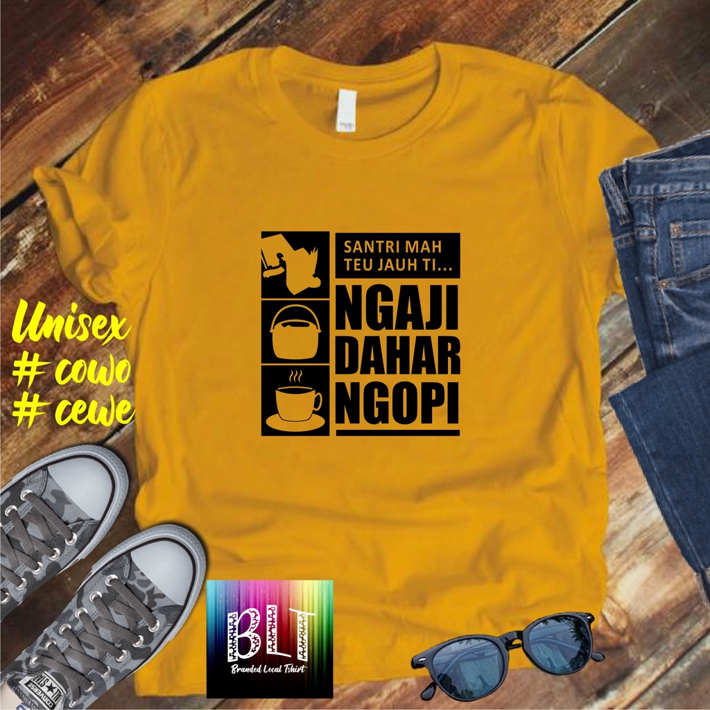 COD/ KAOS NGAJI DAHAR NGOPI SANTRI /KAOS TULISAN/KAOS SANTRI KEKINIAN/KAOS DAKWAH/KAOS ISLAM/SANTRIWATI/KAOS HITS 2022/KAOS BERGAMBAR KAOS EKSPRESI KAOS PRIA TSHIRT WANITA Santai Crew Neck V-Neck Slim-fitting Polos Setrip Hitam Putih Crew Neck