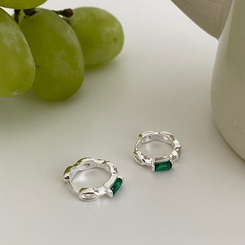 Anting Tusuk Model Cutout Dengan Batu Emerald Gaya Korea Untuk Wanita