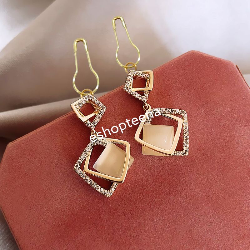 A101 anting hijab juntai segi 4 double cream gold_anting jilbab