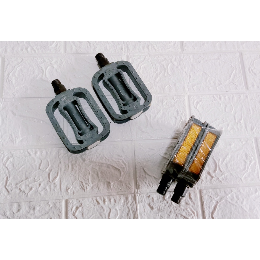 PEDAL SEPEDA MINI 20 INCH