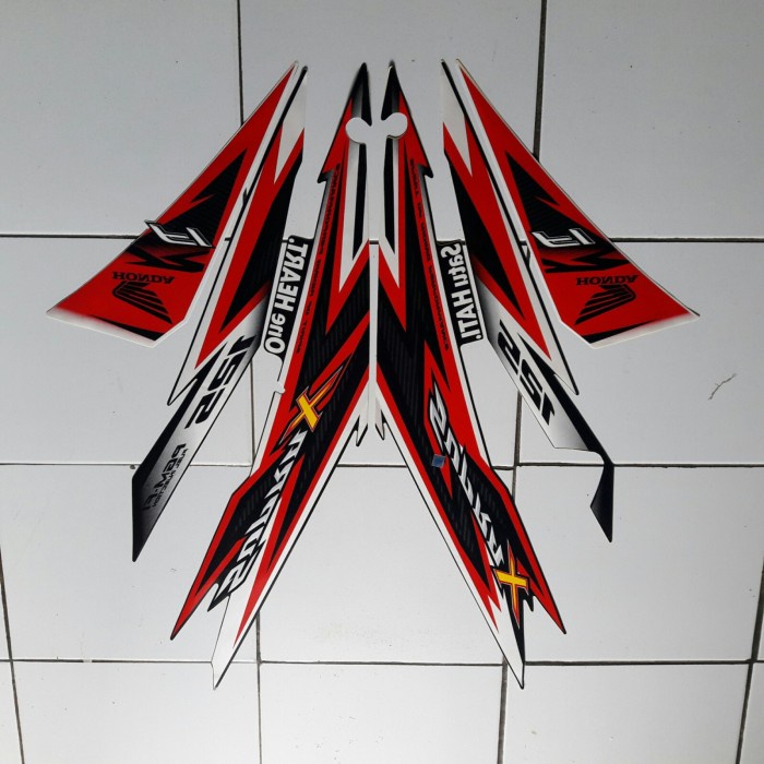 stiker striping honda supra x 125 fi 2014 - Putih