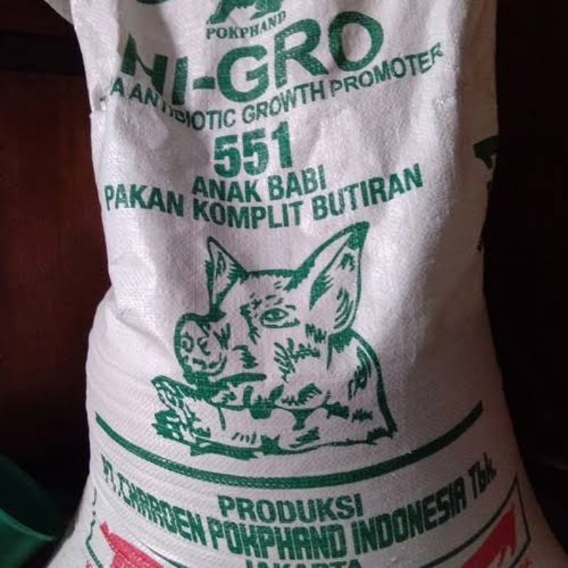 551 VOER MAKANAN AYAM (PUR BABI) 50000 GRAM 1 KARUNG