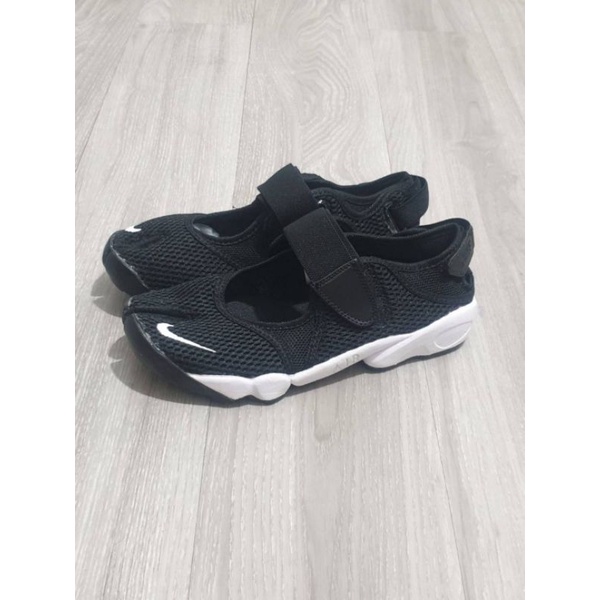 Nike air rift black white