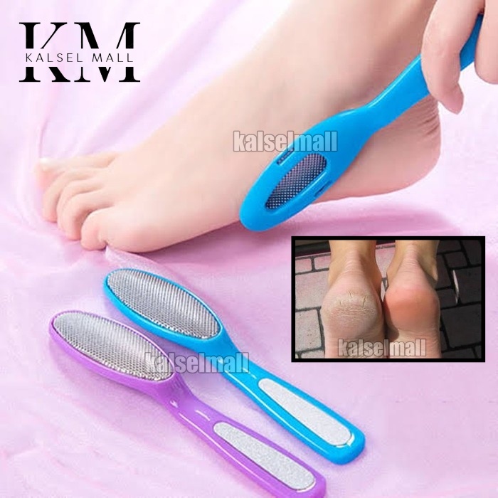 Alat Gosok Kaki Penghalus Tumit Amplas Kulit Kaki Pecah / Alat Pedicure Sikat Penyikat Penggosok Kikir Kaki / Foot Brush 2 Sisi Penghalus Tumit Kaki &amp; Kikir Kuku Sikat Amplas Kaki Penghilang Kulit Mati Kapalan Rubbing Foot ACK33